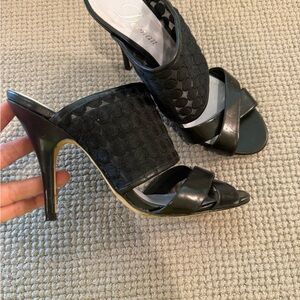 Delman Elegant Black Heeled Mules